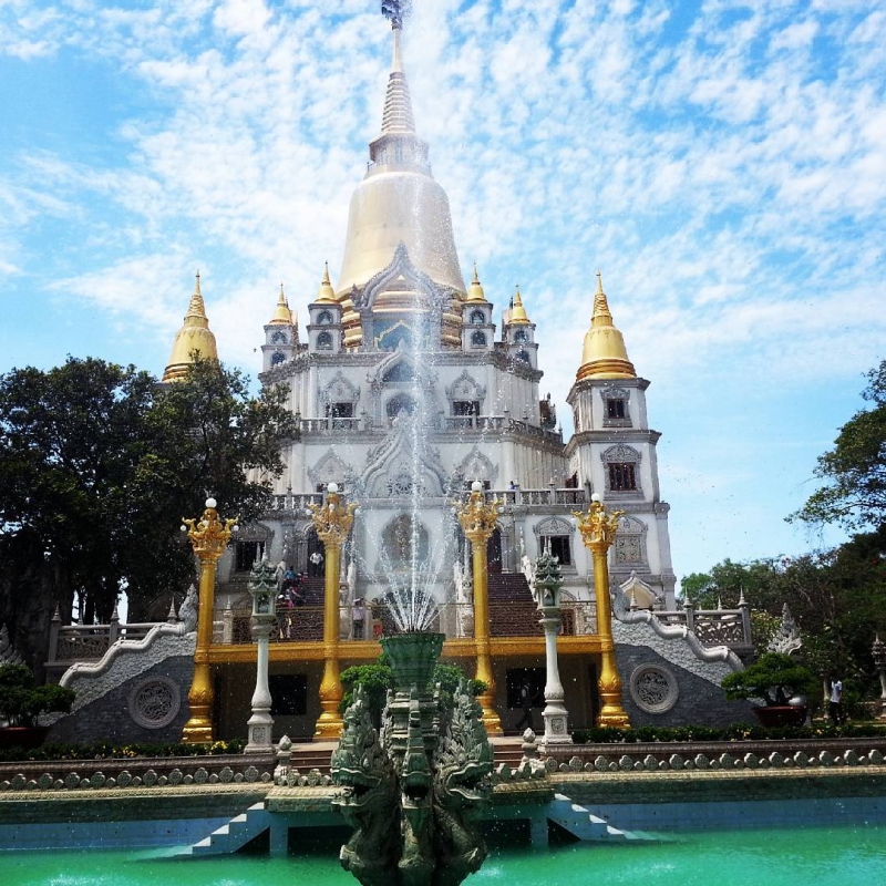 CH&Ugrave;A ĐẸP
